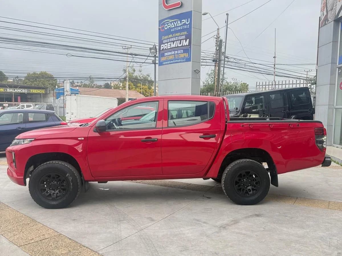 MITSUBISHI Katana 2.4 4x4 - Imagen 5