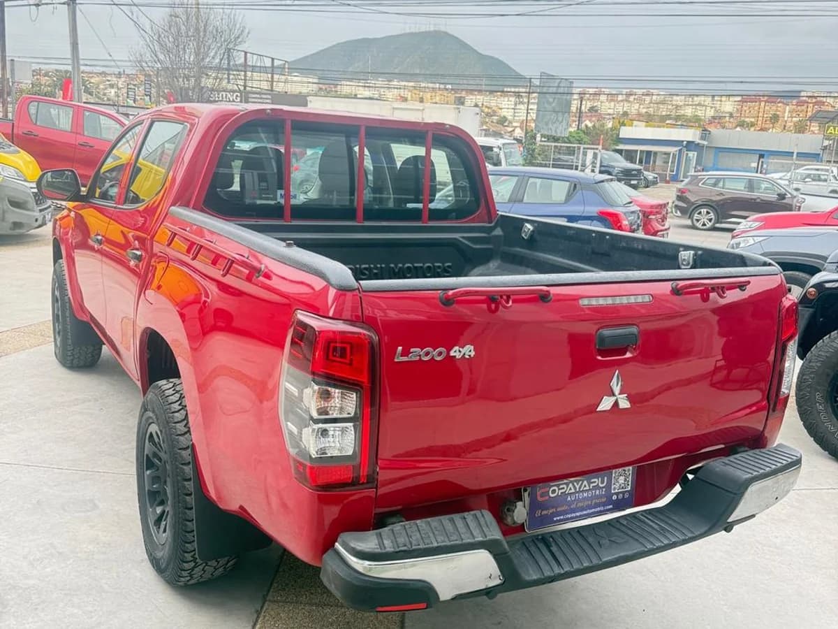 MITSUBISHI Katana 2.4 4x4 - Imagen 6