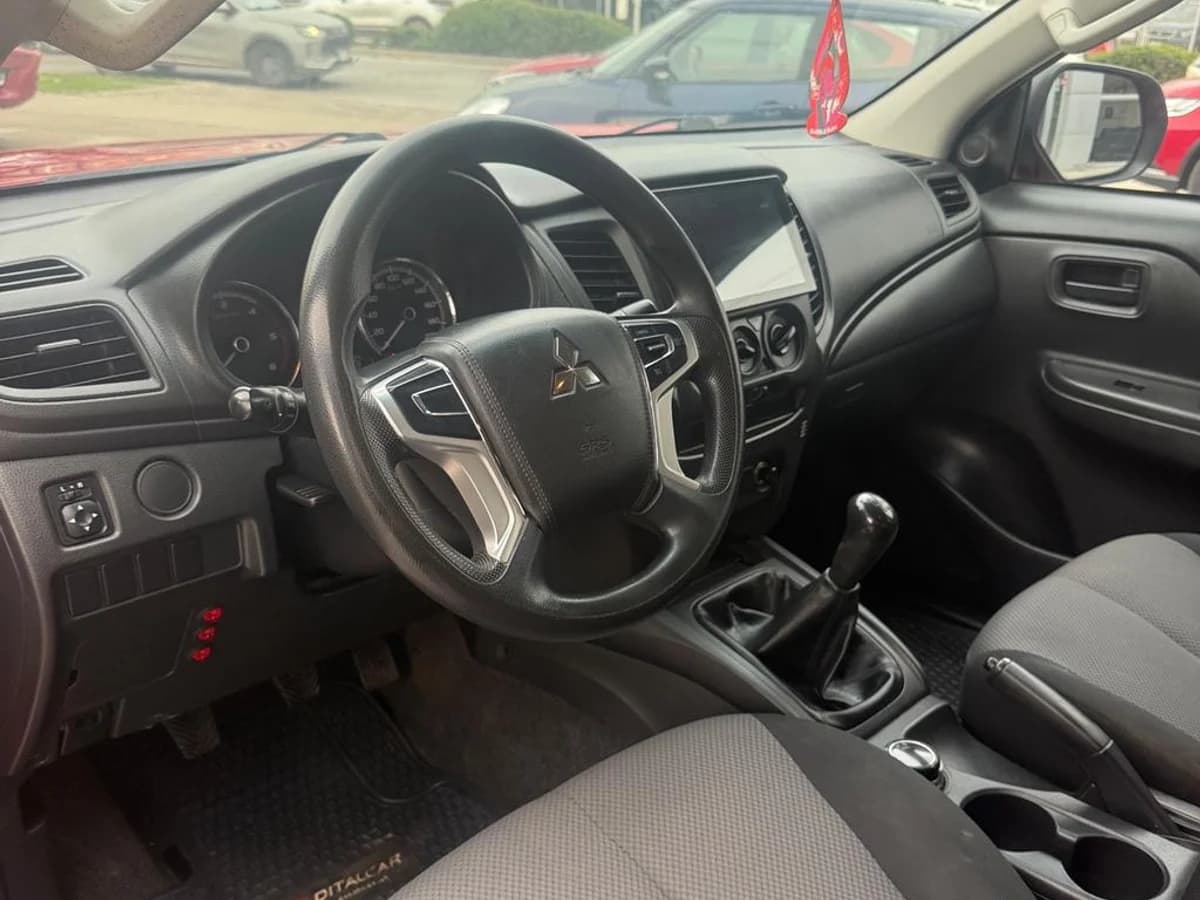 MITSUBISHI Katana 2.4 4x4 - Imagen 7