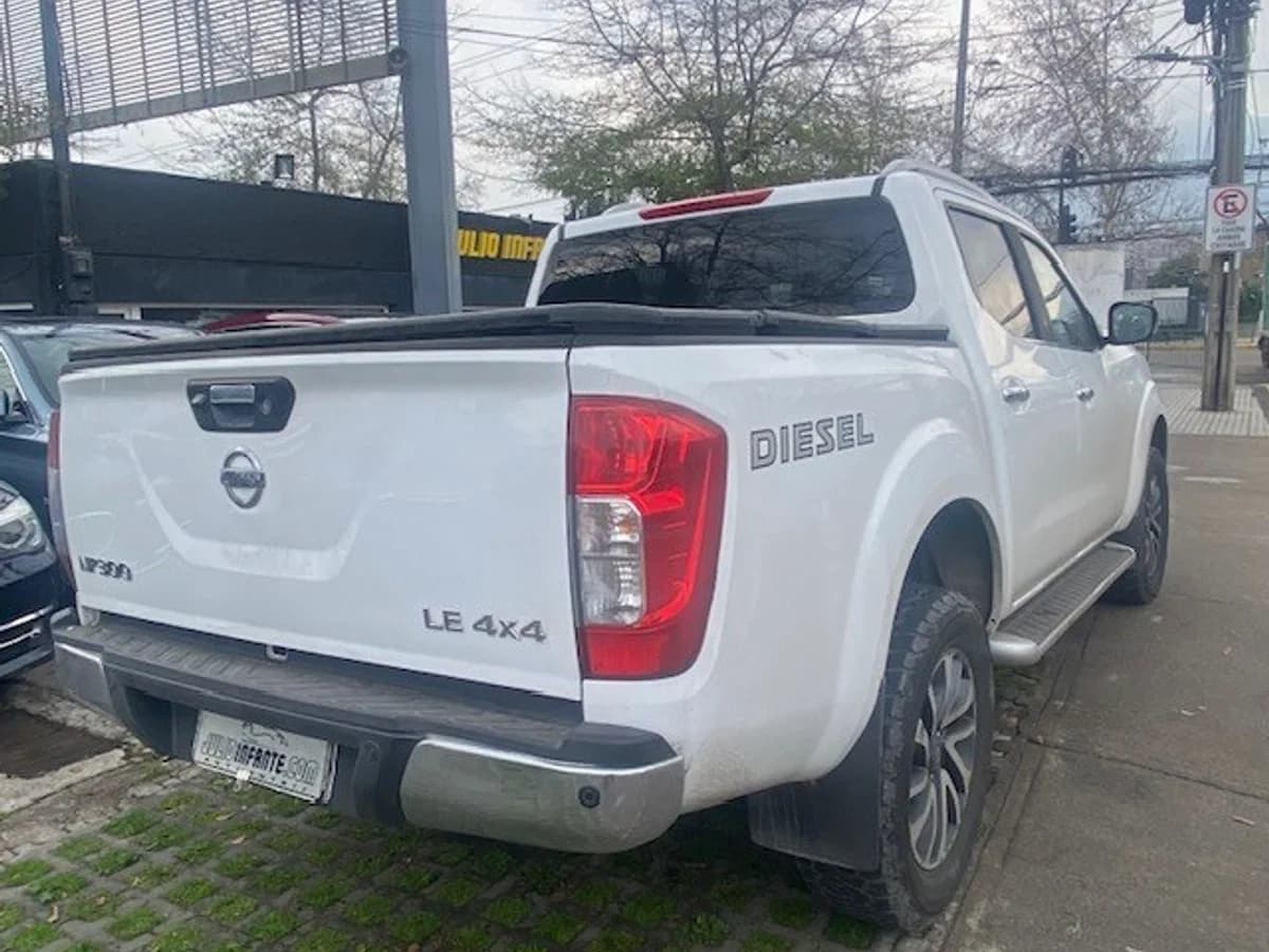 NISSAN NP300 LE 4x4 2.3 Autom. 2017 - Imagen 2