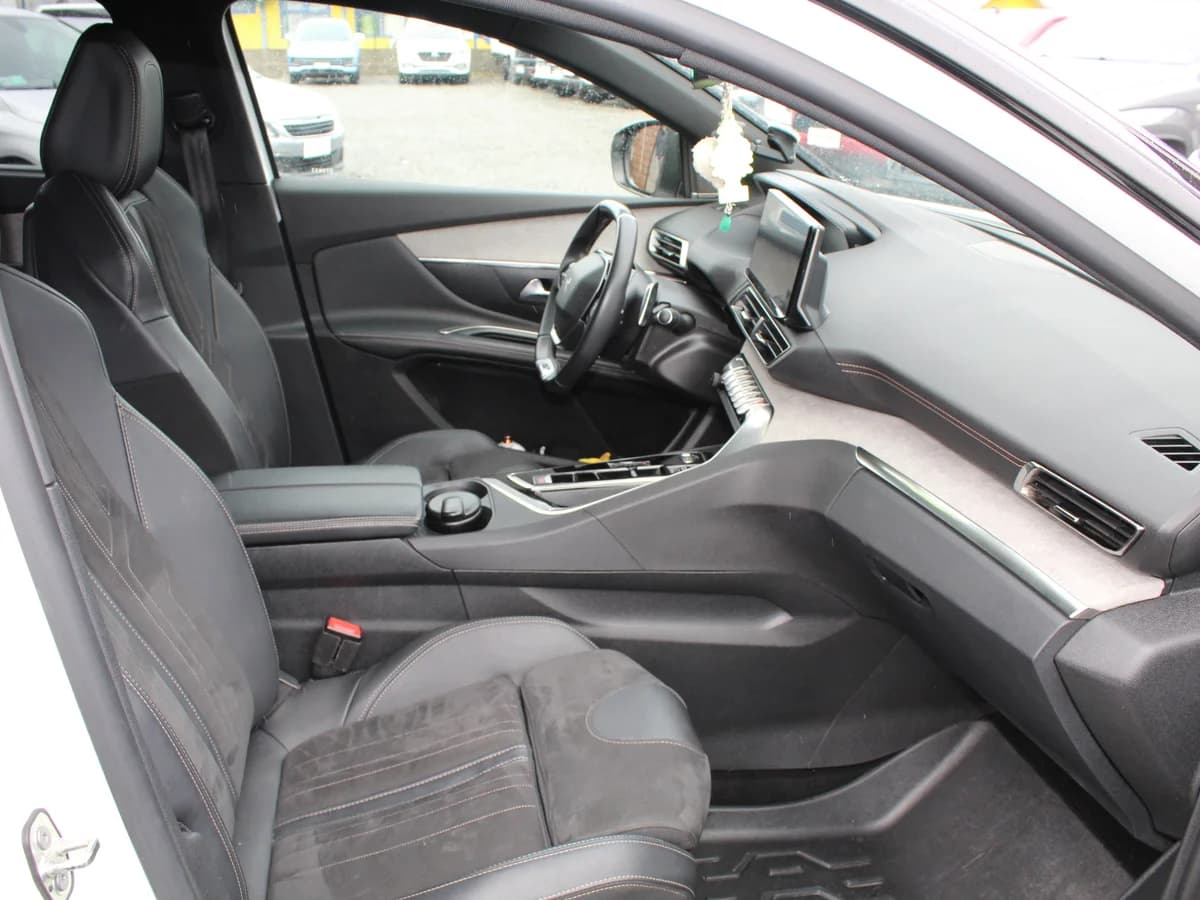 PEUGEOT 5008 GT 1.5 diésel 2023 - Imagen 6