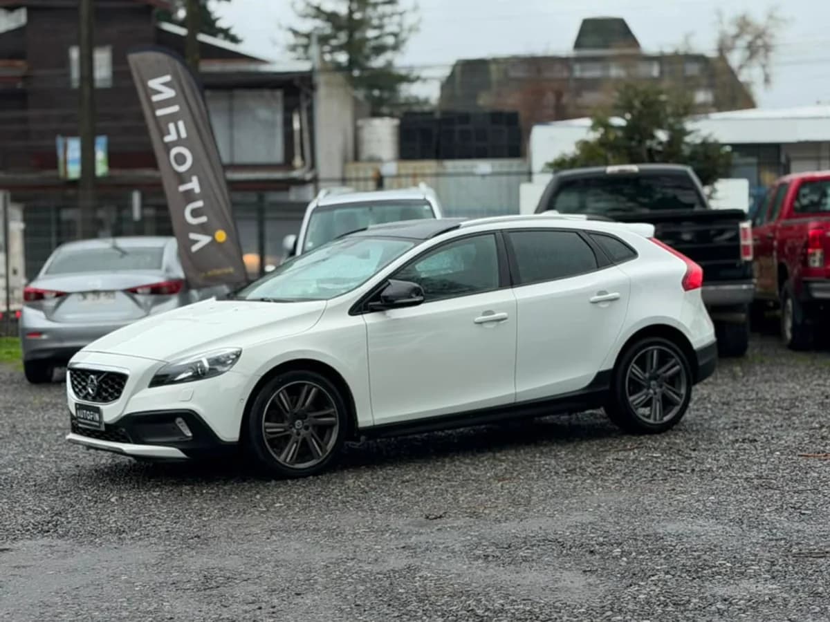 VOLVO V40 2.5 BENCINERA 4X4 AWDAT 5P 2014 - Imagen 3