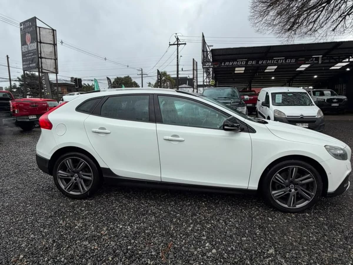 VOLVO V40 2.5 BENCINERA 4X4 AWDAT 5P 2014 - Imagen 5