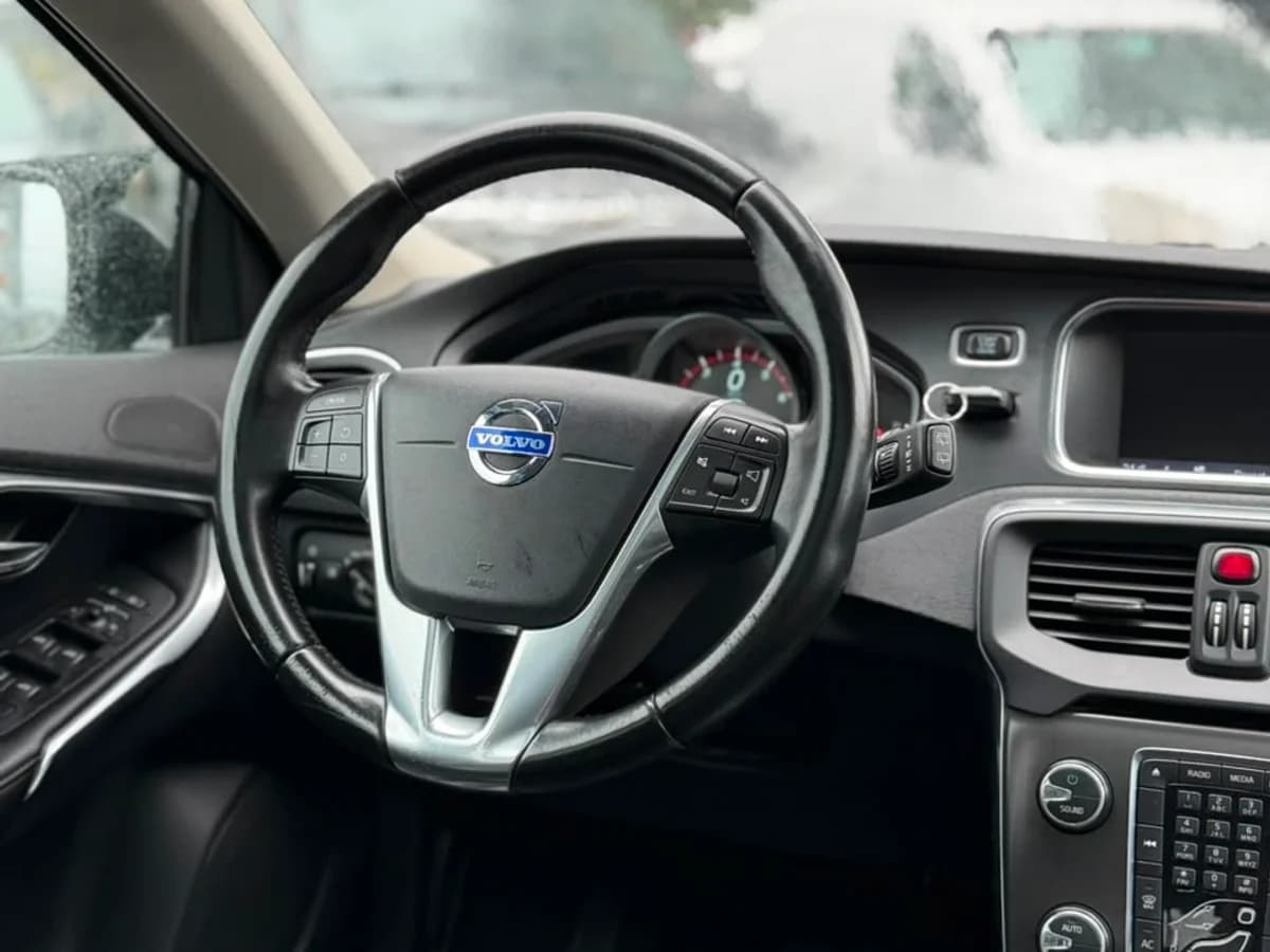 VOLVO V40 2.5 BENCINERA 4X4 AWDAT 5P 2014 - Imagen 8