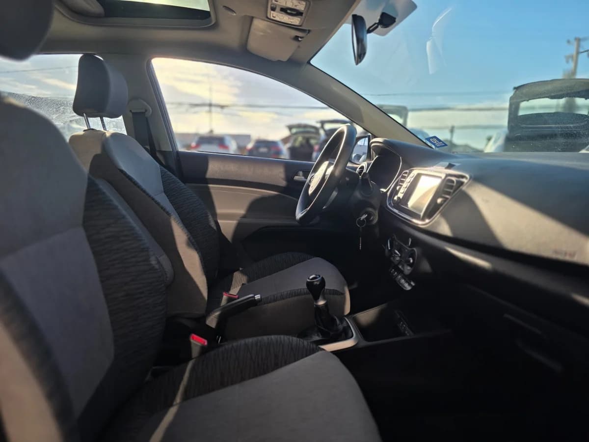KIA Soluto 1.4 EX SUNROOF MT 2024 - Imagen 5
