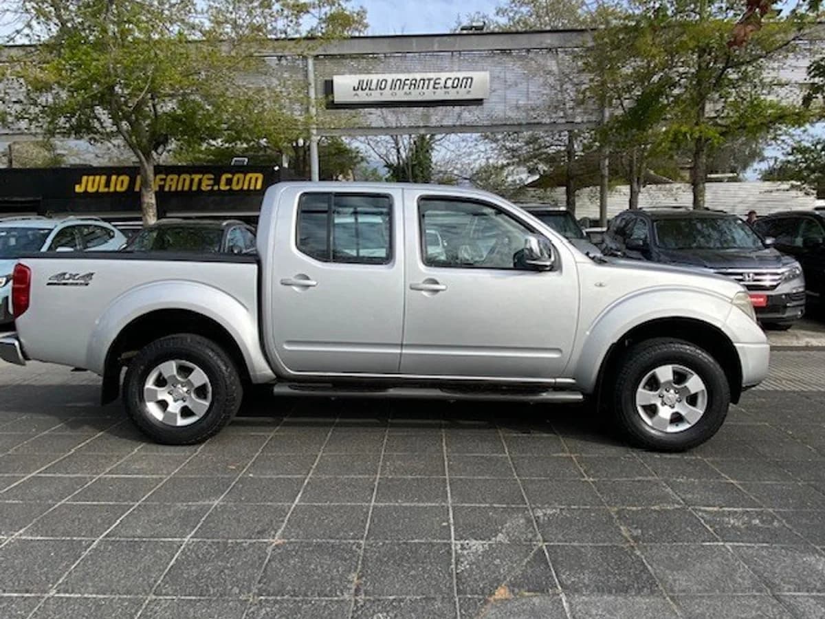 NISSAN NAVARA Lux 4x4 2.5 AT 2015 - Imagen 5