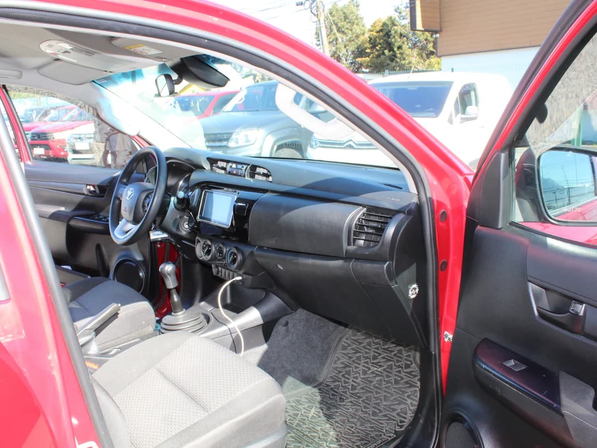 TOYOTA Hilux 2.4L DIESEL 2023 - Imagen 5