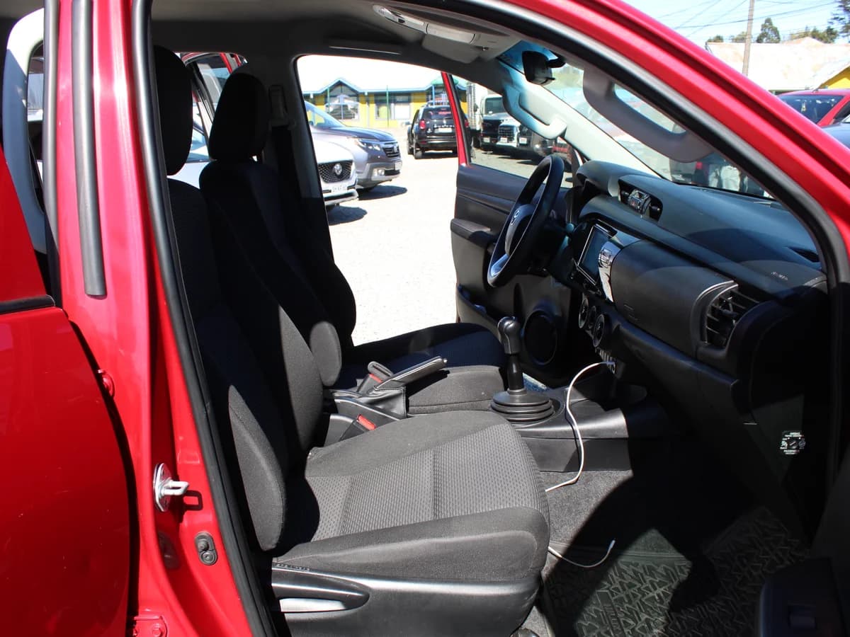 TOYOTA Hilux 2.4L DIESEL 2023 - Imagen 6