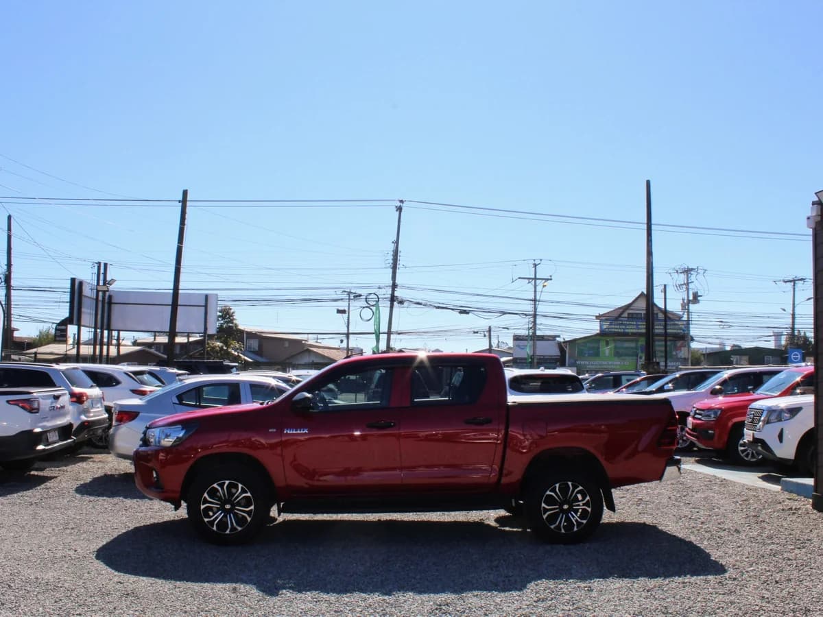 TOYOTA Hilux 2.4L DIESEL 2023 - Imagen 12