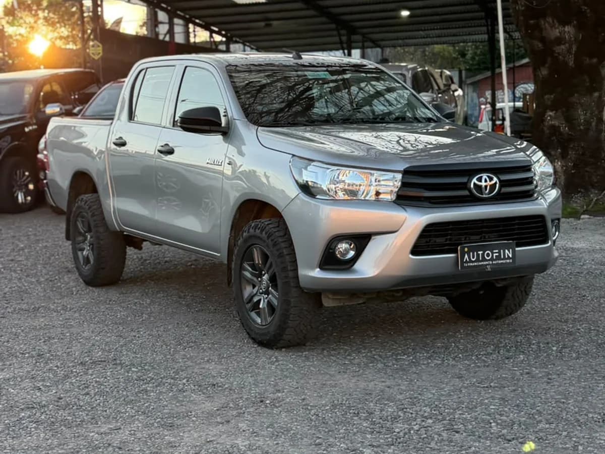 TOYOTA Hilux DX DCAB 4x4 2.4 MT 2022 - Imagen 1