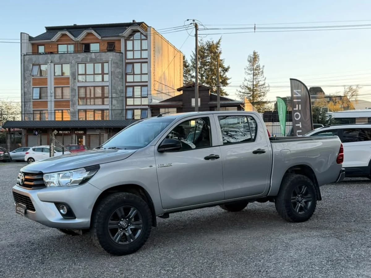 TOYOTA Hilux DX DCAB 4x4 2.4 MT 2022 - Imagen 2