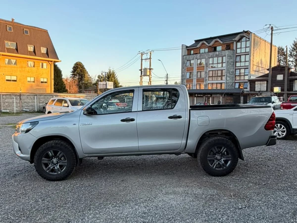 TOYOTA Hilux DX DCAB 4x4 2.4 MT 2022 - Imagen 5