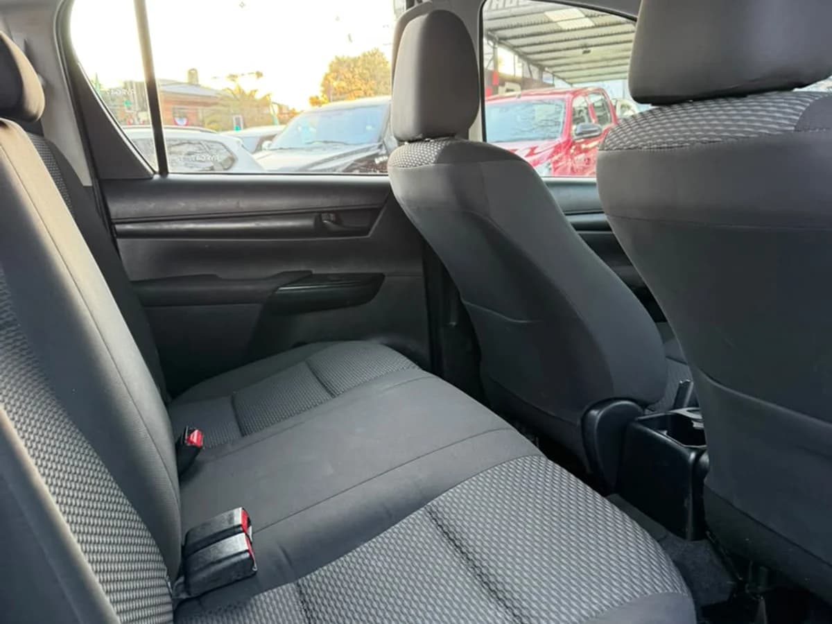 TOYOTA Hilux DX DCAB 4x4 2.4 MT 2022 - Imagen 7