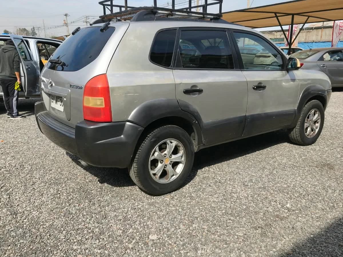 HYUNDAI Tucson GL 2.0 4X4 2009 - Imagen 3