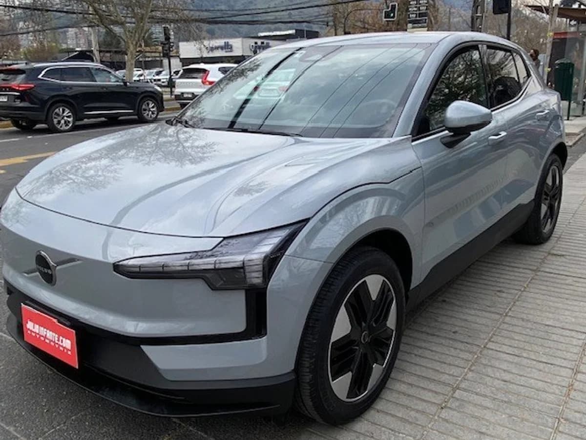 VOLVO EX30 Core 2.0 AT 2025 - Imagen 1