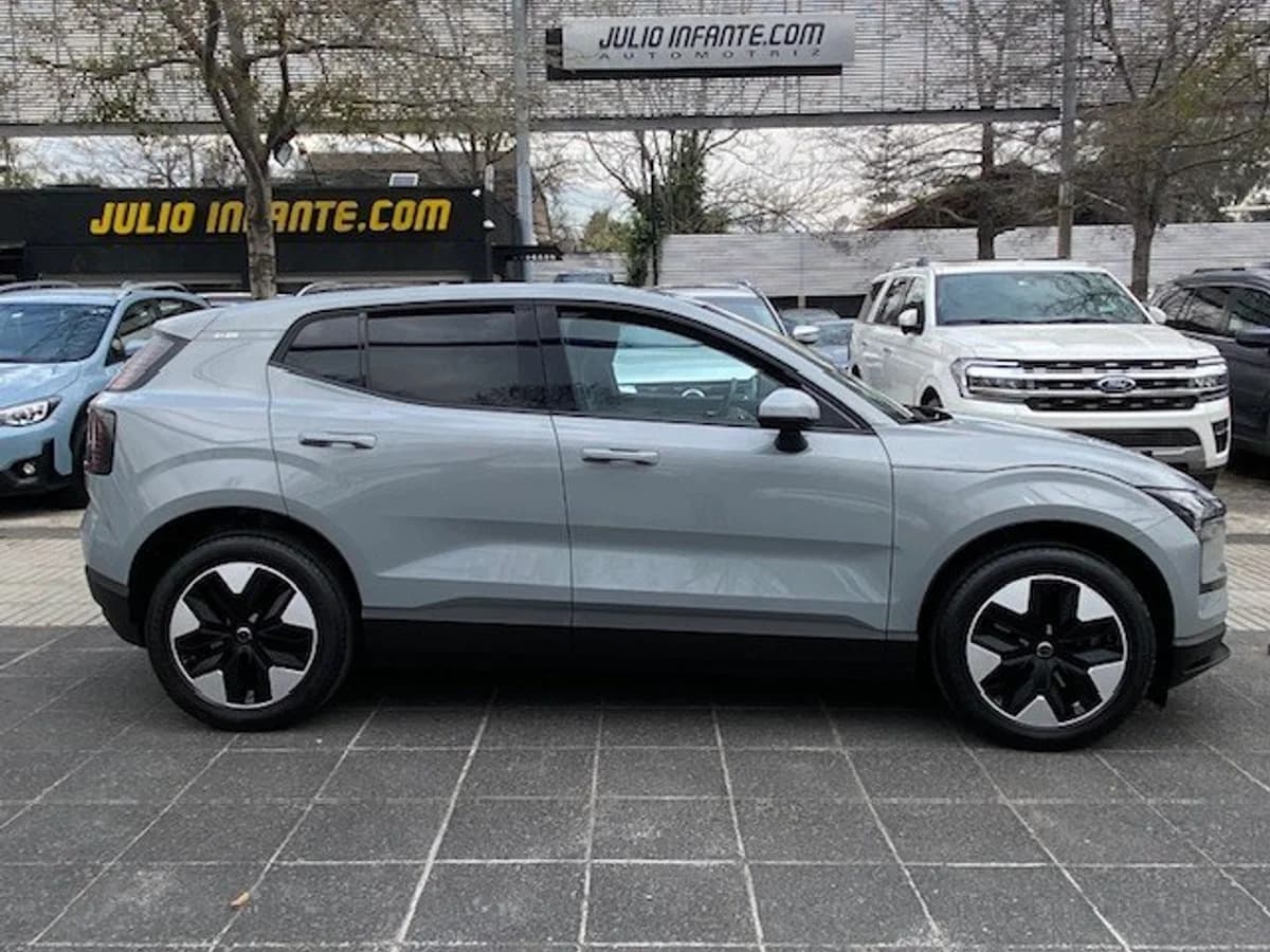 VOLVO EX30 Core 2.0 AT 2025 - Imagen 5