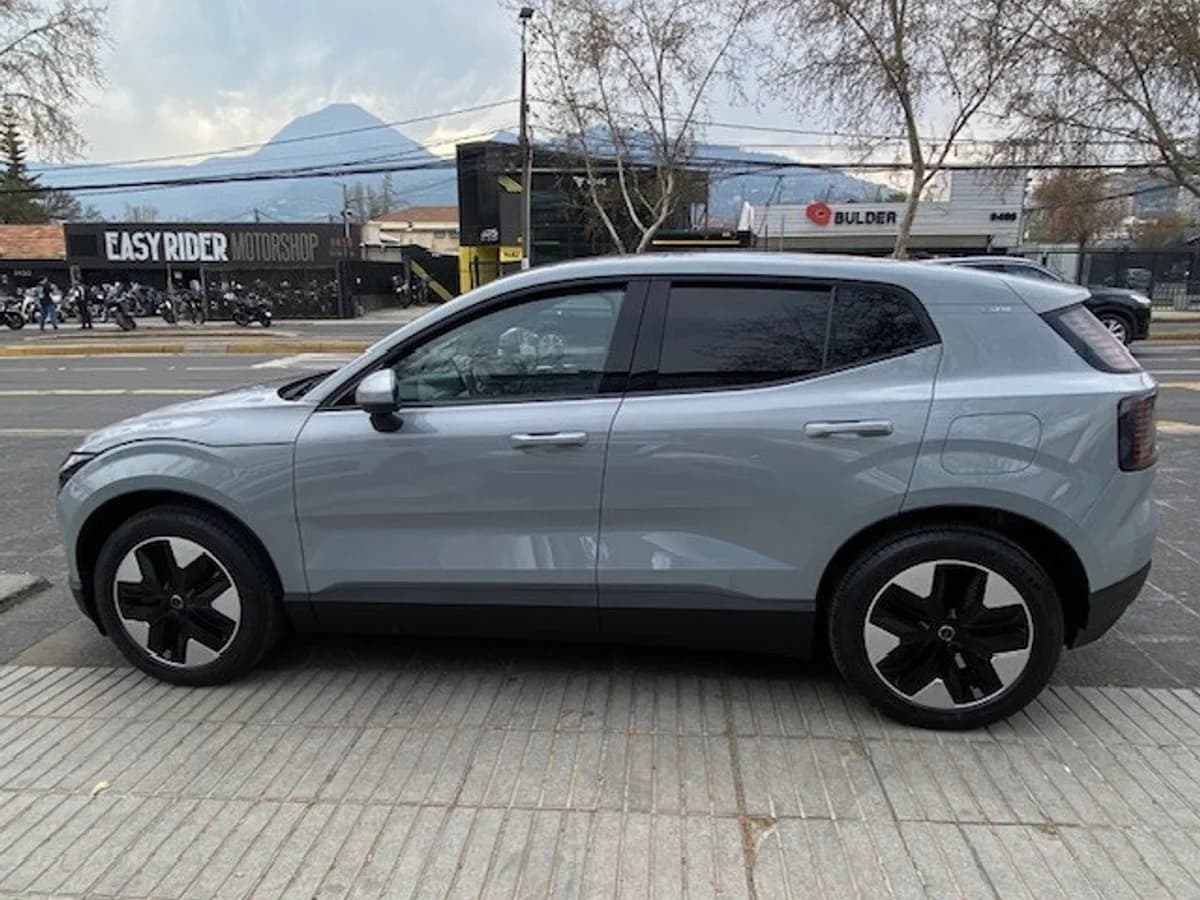 VOLVO EX30 Core 2.0 AT 2025 - Imagen 6