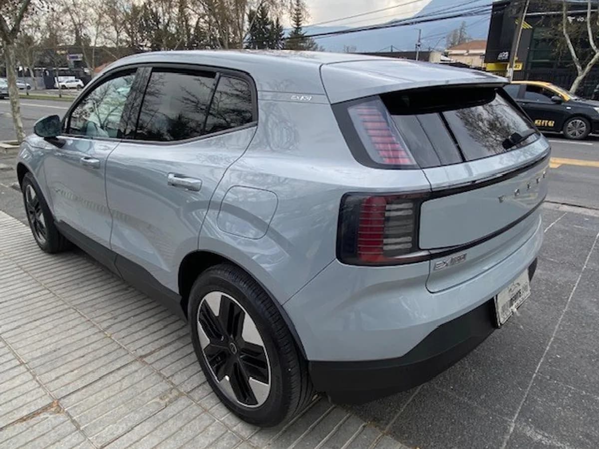 VOLVO EX30 Core 2.0 AT 2025 - Imagen 4