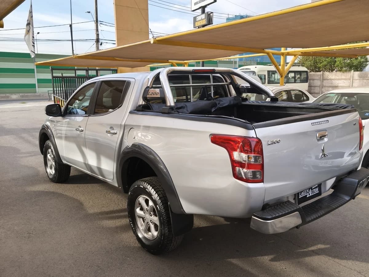 MITSUBISHI L200 KATANA CR 2.4 2017 - Imagen 4