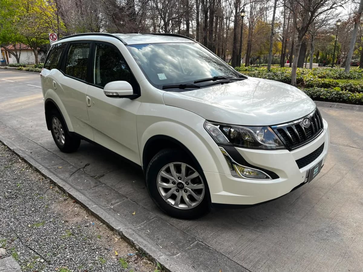 MAHINDRA XUV 500 2.2L BENCINA 4X2 AUT AÑO 2019 - Imagen 1