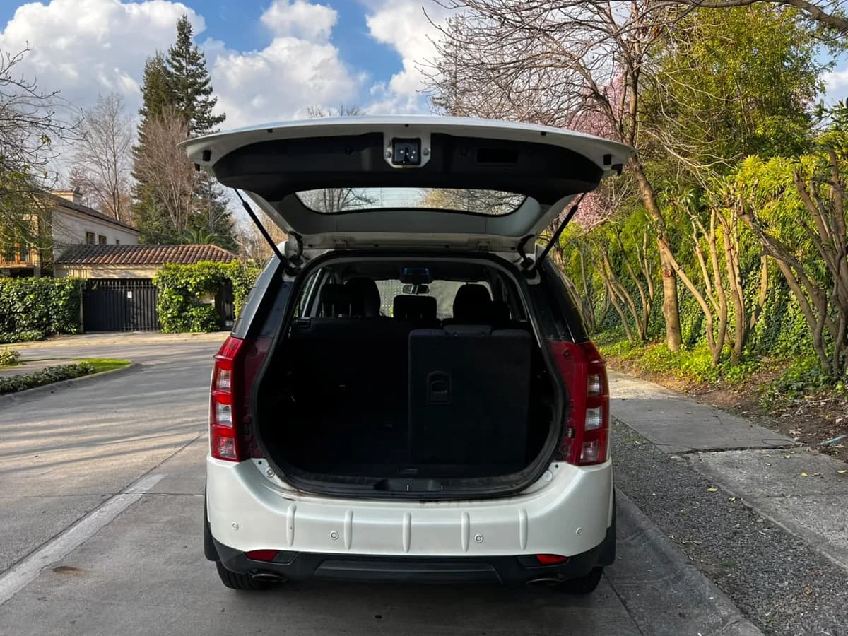 MAHINDRA XUV 500 2.2L BENCINA 4X2 AUT AÑO 2019 - Imagen 7
