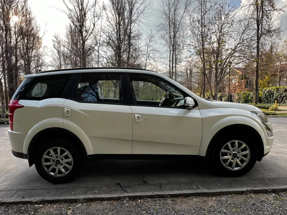 MAHINDRA XUV 500 2.2L BENCINA 4X2 AUT AÑO 2019 - Imagen 10