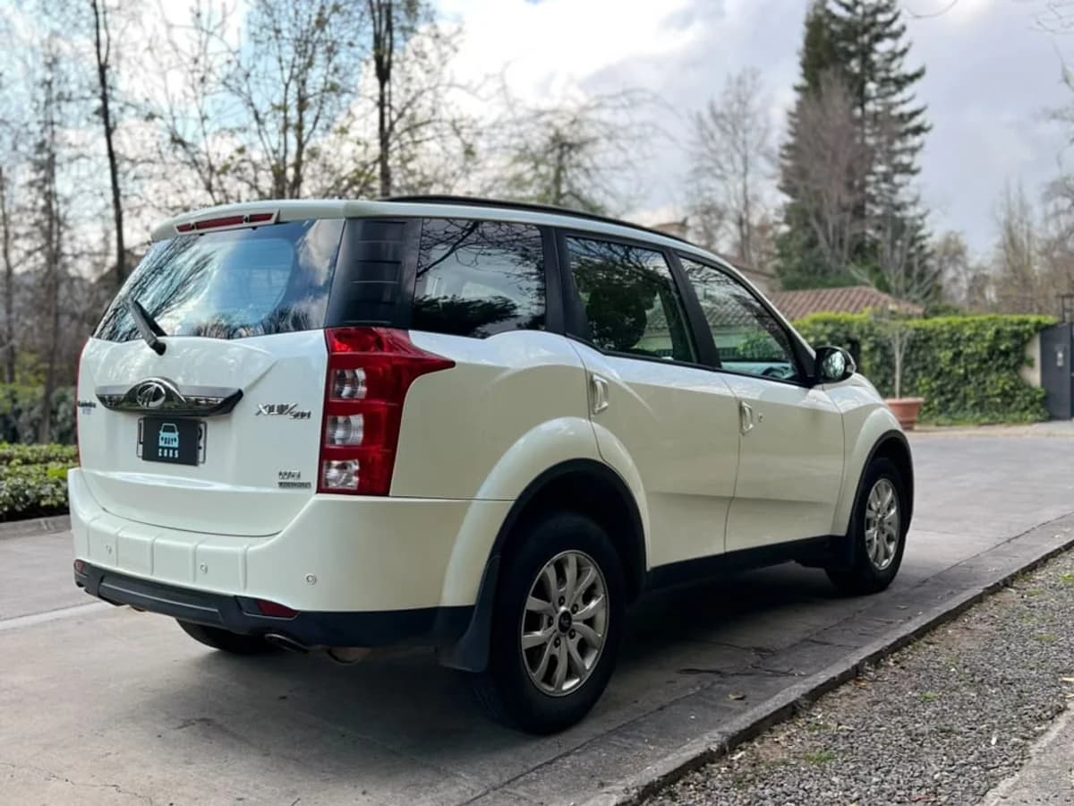MAHINDRA XUV 500 2.2L BENCINA 4X2 AUT AÑO 2019 - Imagen 11