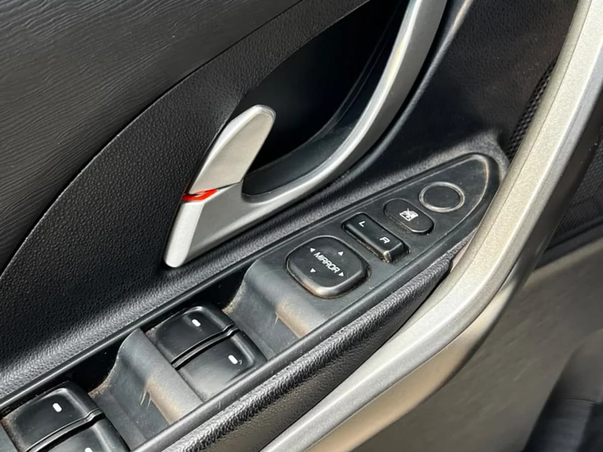 MAHINDRA XUV 500 2.2L BENCINA 4X2 AUT AÑO 2019 - Imagen 17