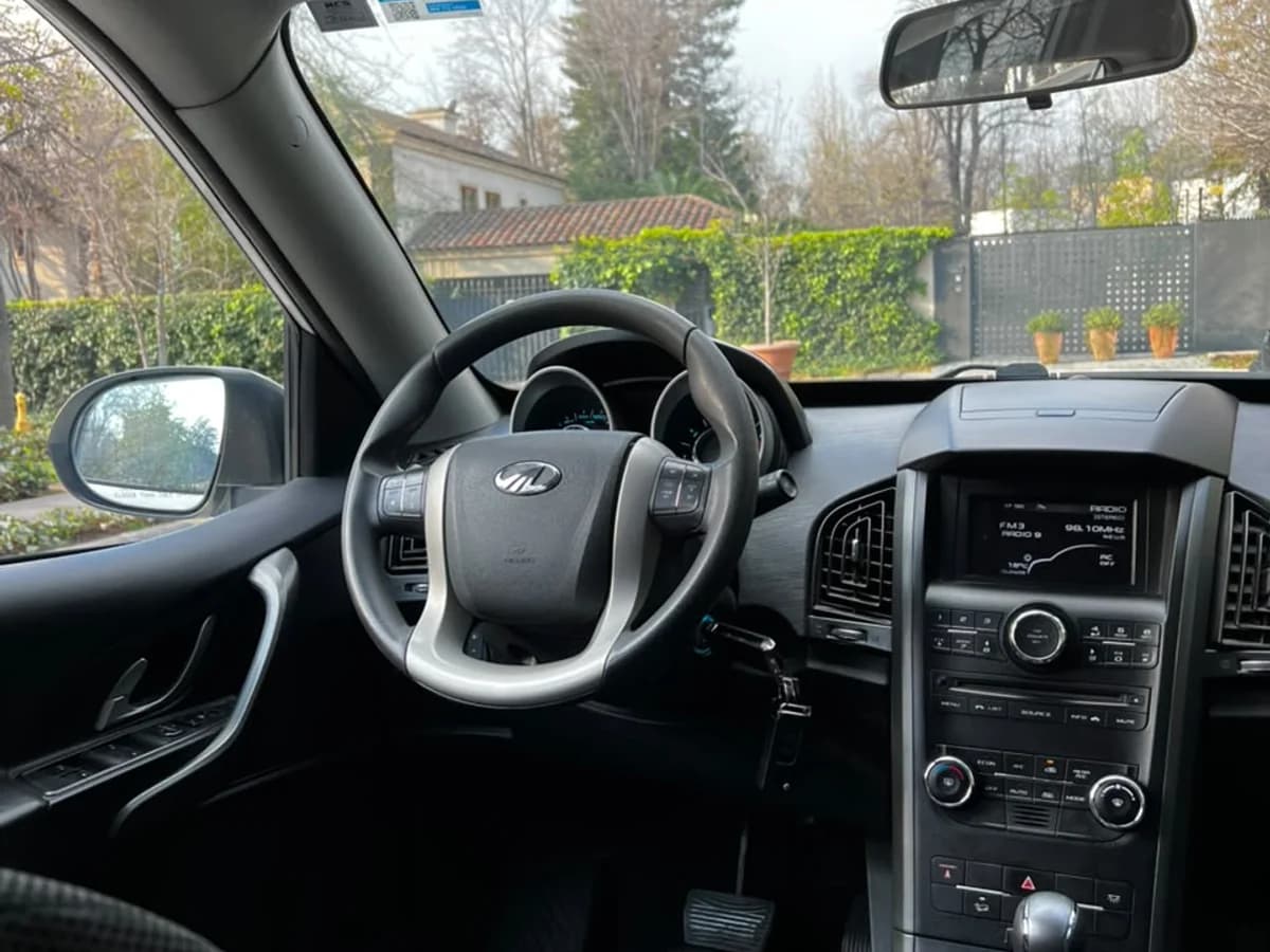 MAHINDRA XUV 500 2.2L BENCINA 4X2 AUT AÑO 2019 - Imagen 18