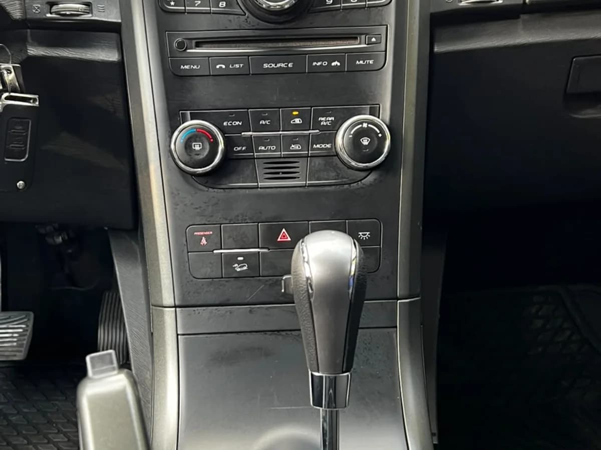 MAHINDRA XUV 500 2.2L BENCINA 4X2 AUT AÑO 2019 - Imagen 19