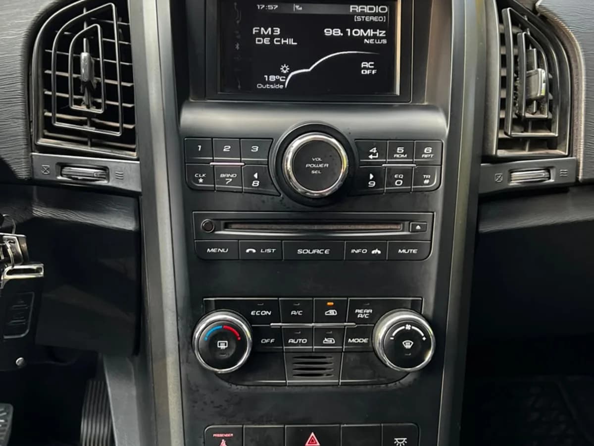 MAHINDRA XUV 500 2.2L BENCINA 4X2 AUT AÑO 2019 - Imagen 20
