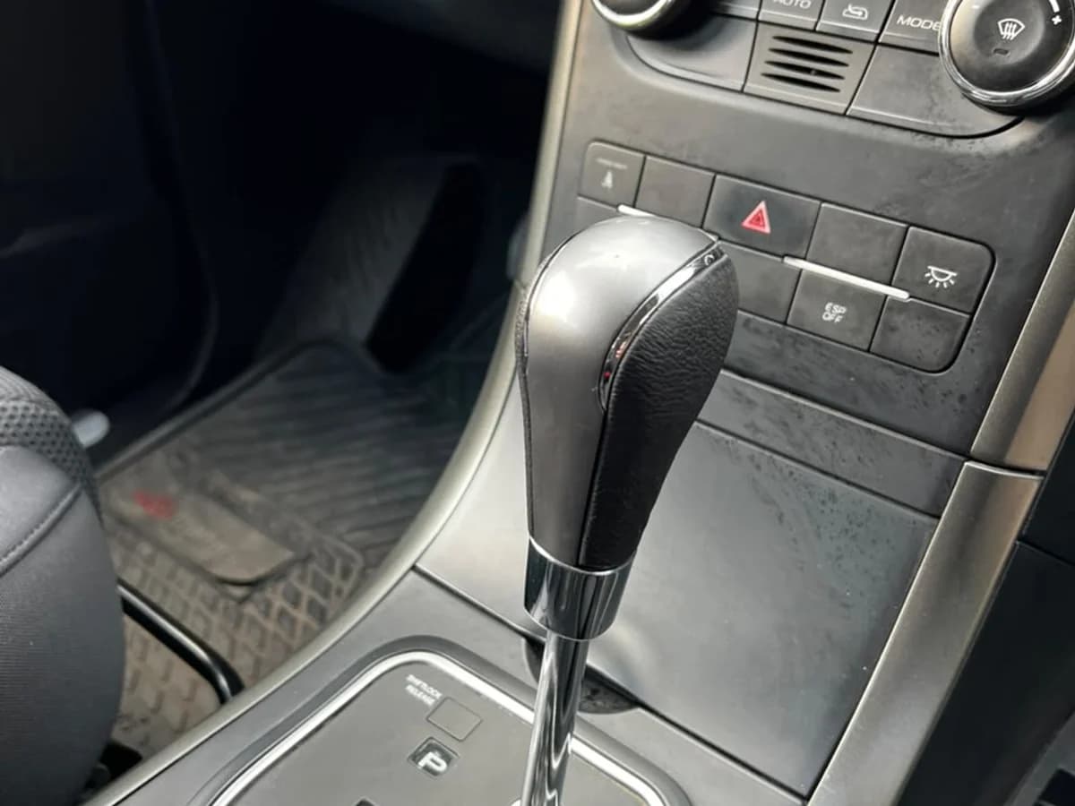 MAHINDRA XUV 500 2.2L BENCINA 4X2 AUT AÑO 2019 - Imagen 21