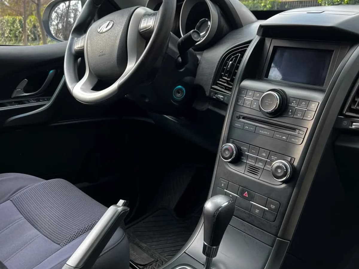 MAHINDRA XUV 500 2.2L BENCINA 4X2 AUT AÑO 2019 - Imagen 23