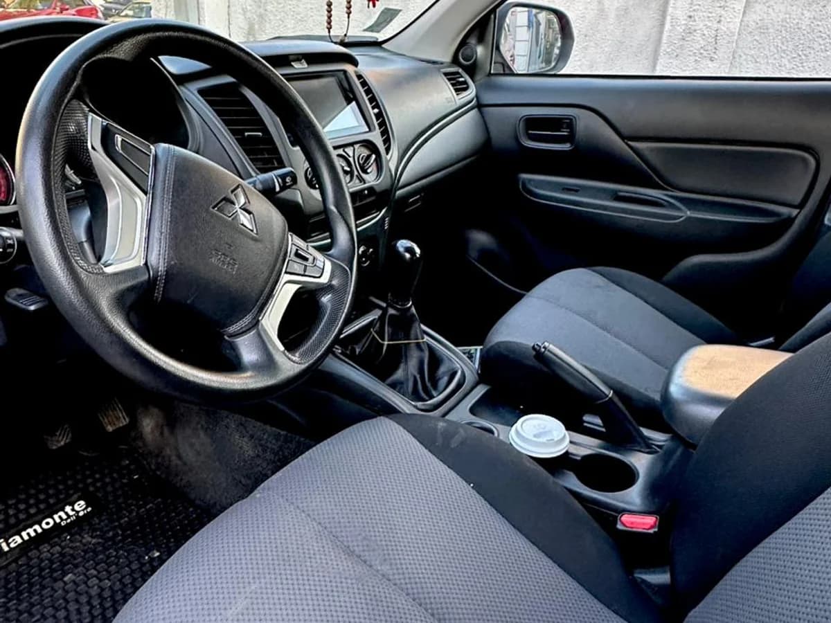 MITSUBISHI L200 WORK CR WF 2.4 2023 - Imagen 6
