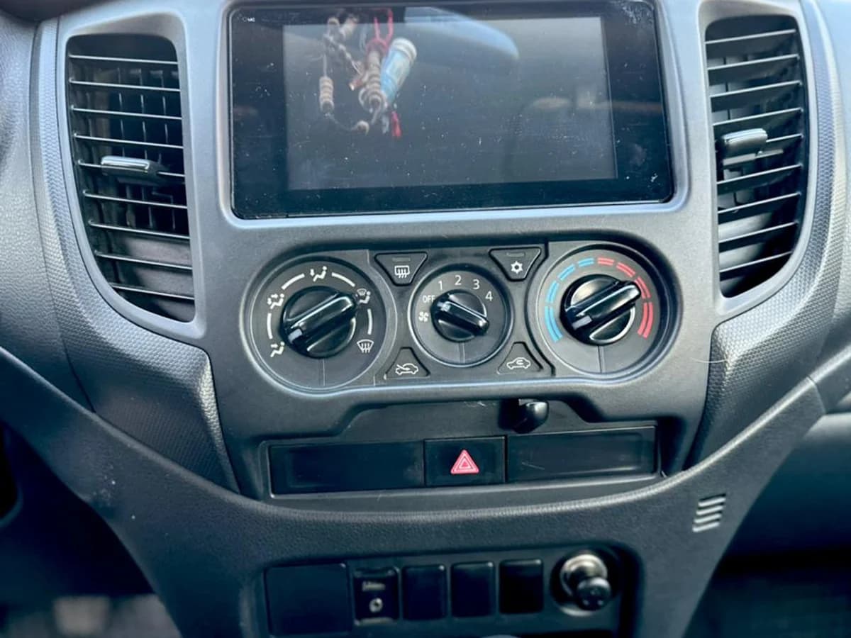 MITSUBISHI L200 WORK CR WF 2.4 2023 - Imagen 9