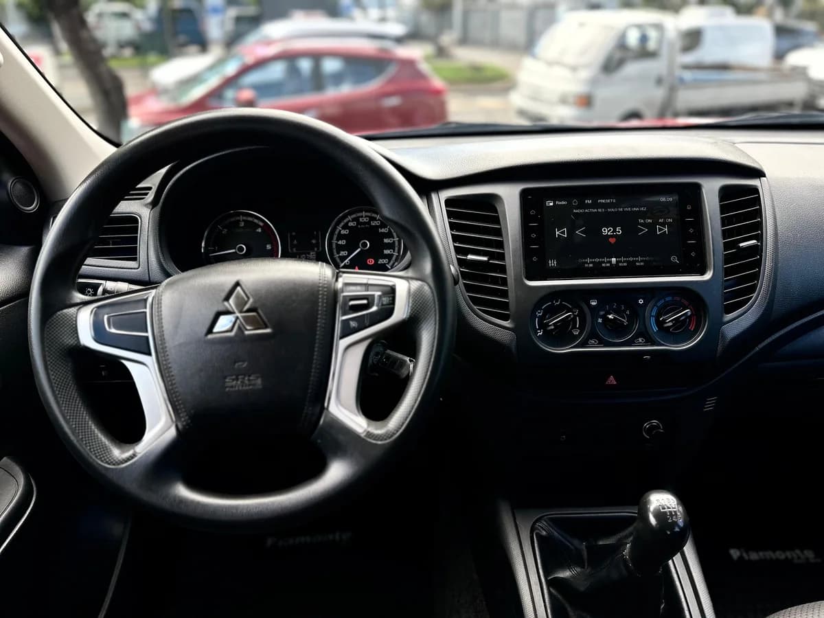 MITSUBISHI L200 WORK CR WF 2.4 2023 - Imagen 13