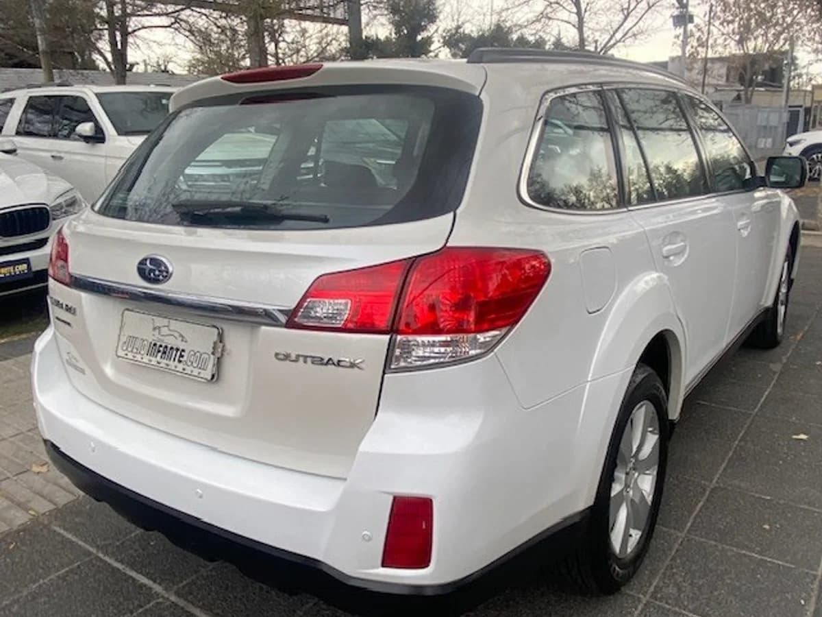 SUBARU OUTBACK 2.5 AWD 2010 - Imagen 2
