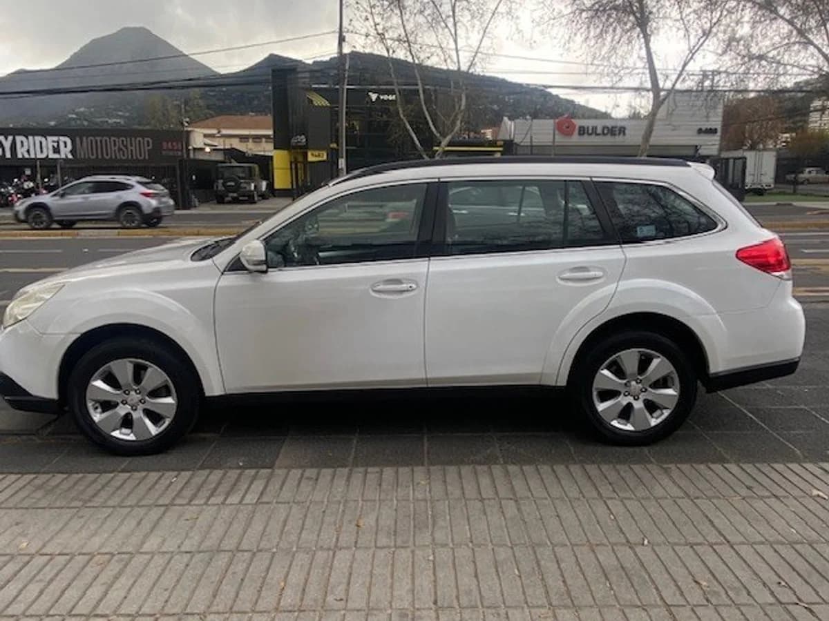 SUBARU OUTBACK 2.5 AWD 2010 - Imagen 8
