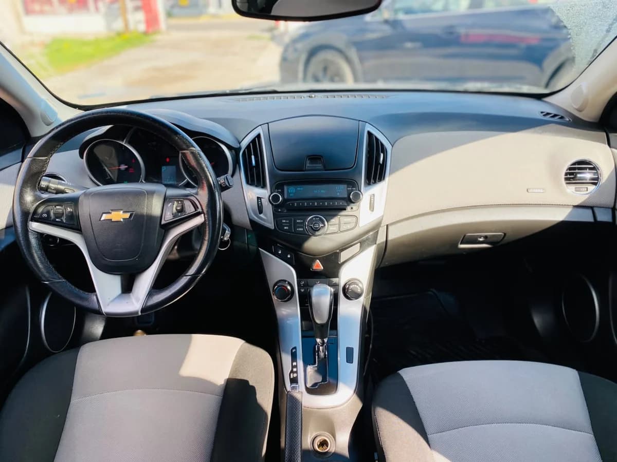 CHEVROLET CRUZE 1.8 LS AUTOMÁTICO HATCHBACK 2014 - Imagen 3