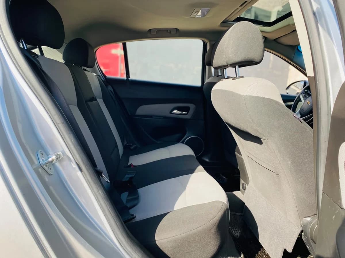 CHEVROLET CRUZE 1.8 LS AUTOMÁTICO HATCHBACK 2014 - Imagen 5