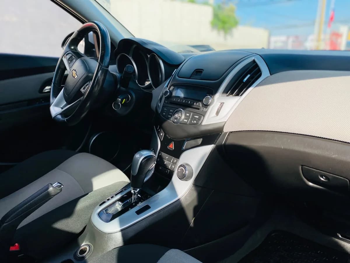 CHEVROLET CRUZE 1.8 LS AUTOMÁTICO HATCHBACK 2014 - Imagen 6