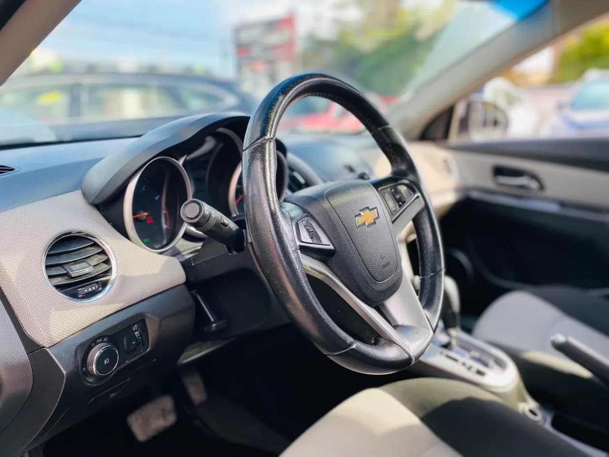 CHEVROLET CRUZE 1.8 LS AUTOMÁTICO HATCHBACK 2014 - Imagen 7