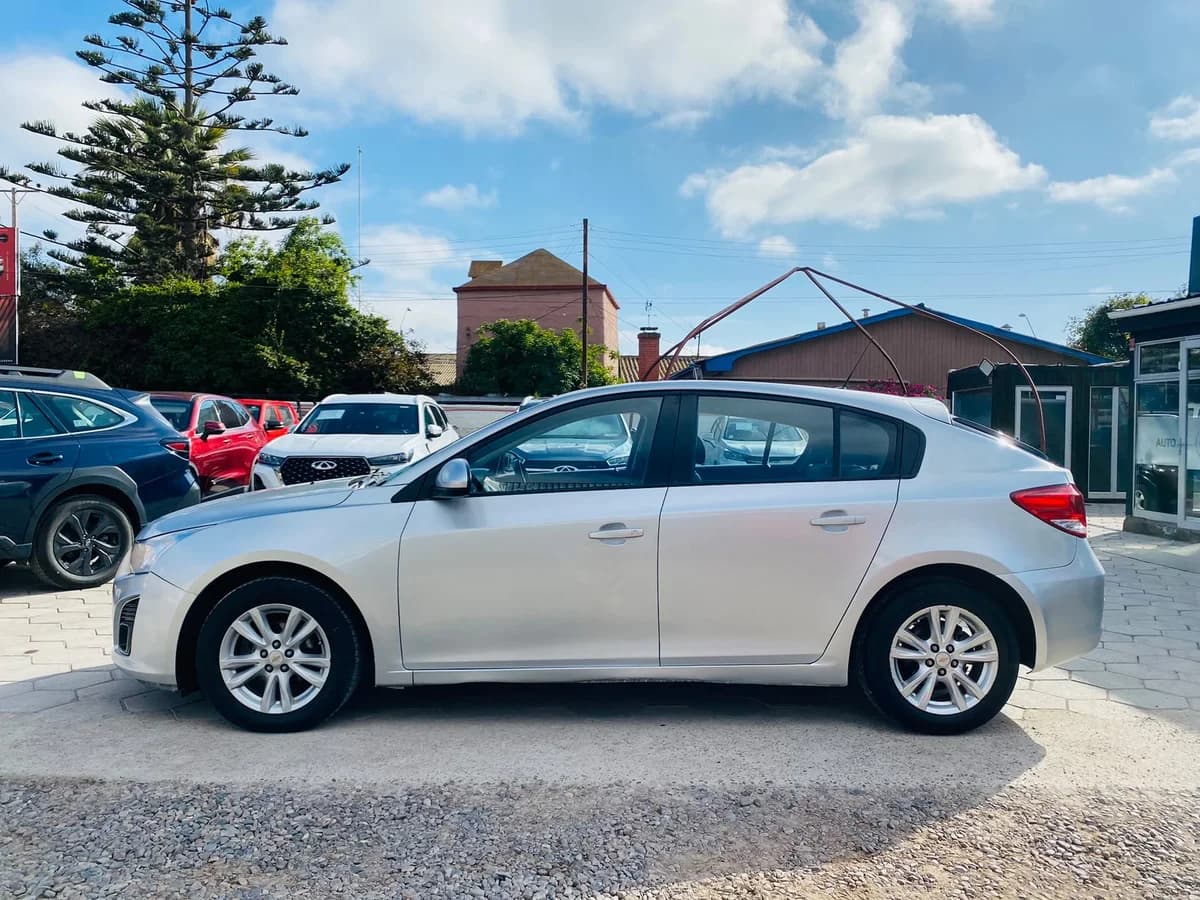 CHEVROLET CRUZE 1.8 LS AUTOMÁTICO HATCHBACK 2014 - Imagen 9
