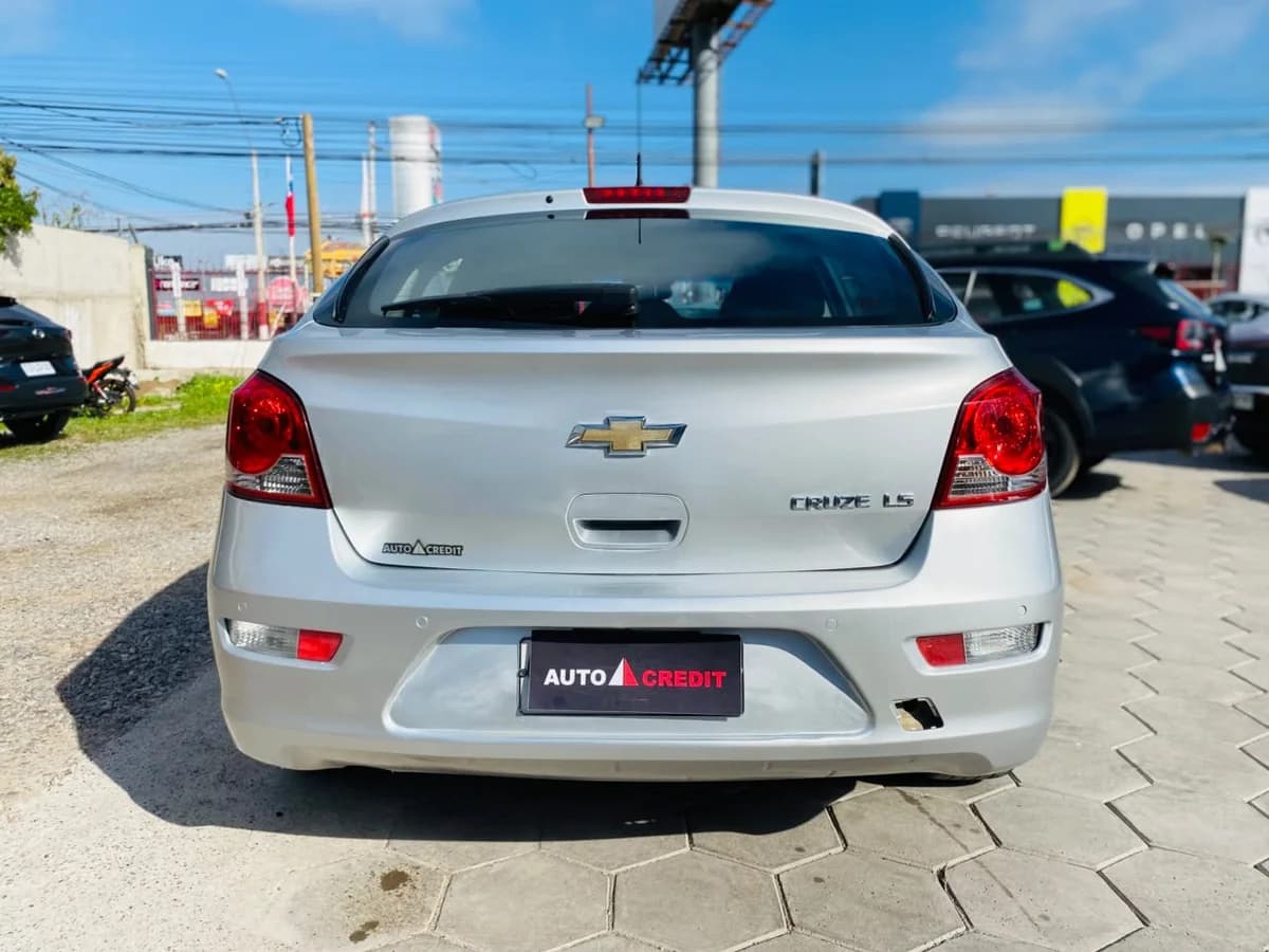 CHEVROLET CRUZE 1.8 LS AUTOMÁTICO HATCHBACK 2014 - Imagen 10