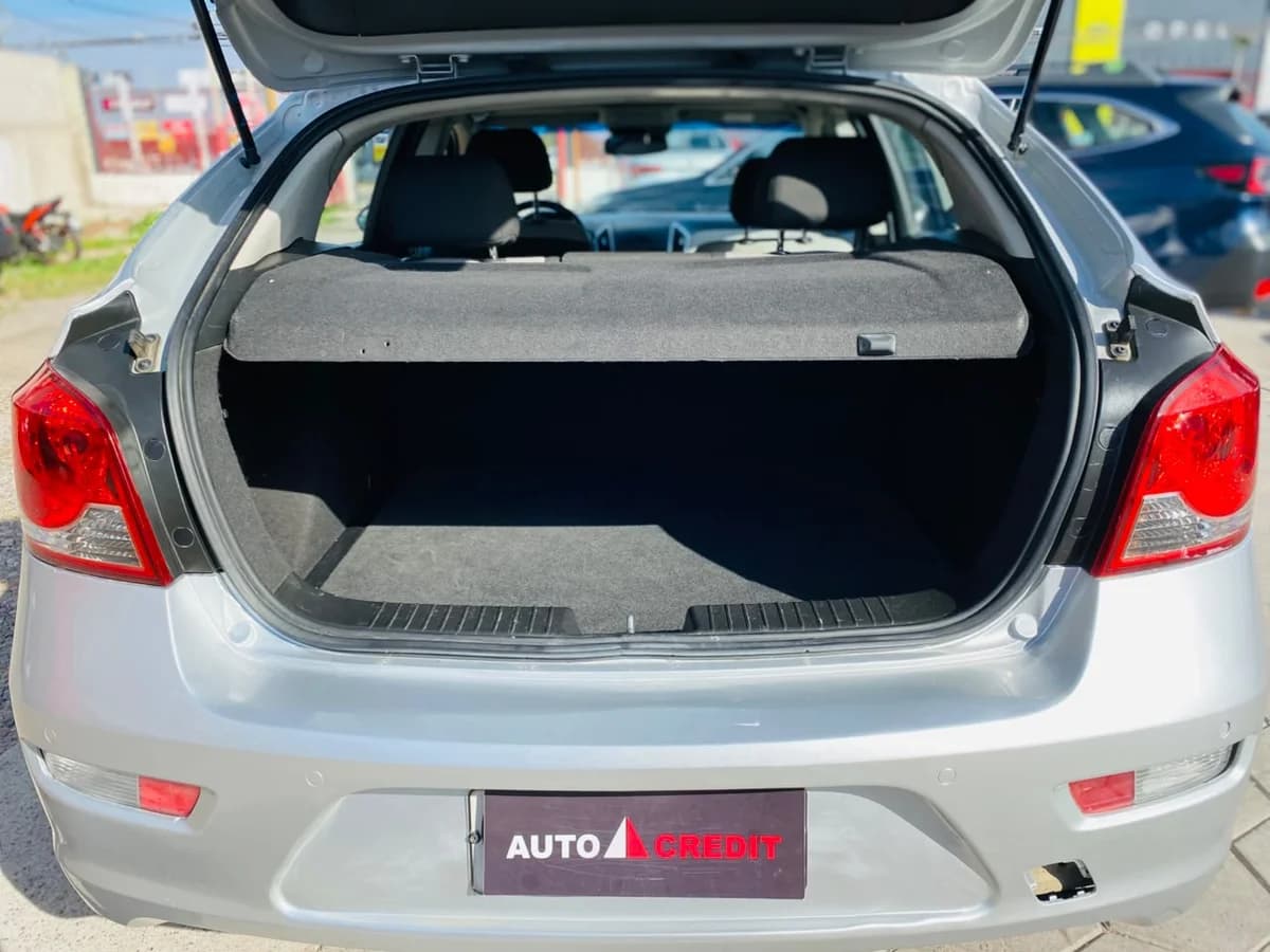 CHEVROLET CRUZE 1.8 LS AUTOMÁTICO HATCHBACK 2014 - Imagen 11