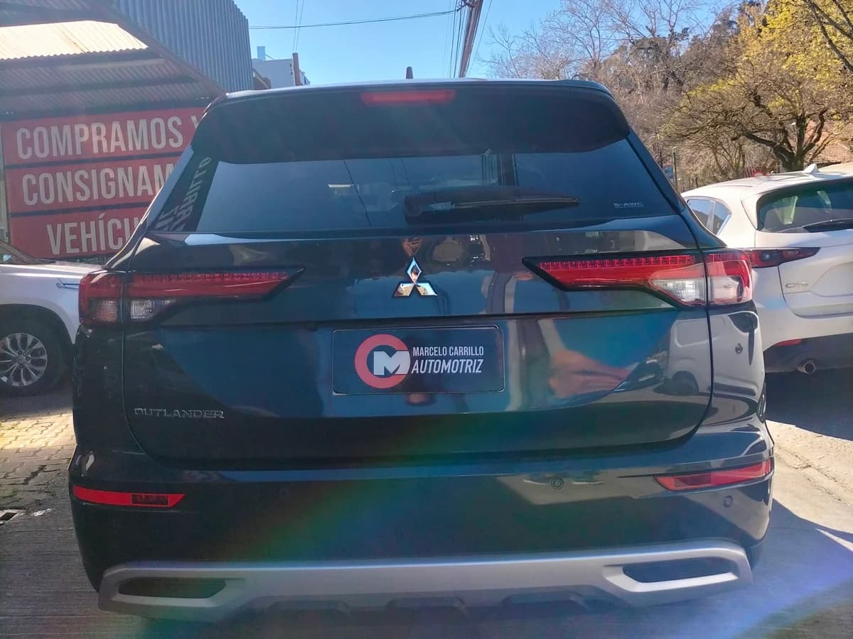 MITSUBISHI Outlander 2.5 GLS P 2025 - Imagen 3