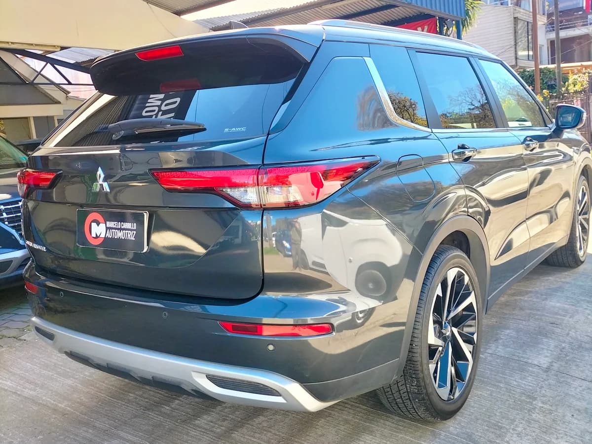 MITSUBISHI Outlander 2.5 GLS P 2025 - Imagen 4