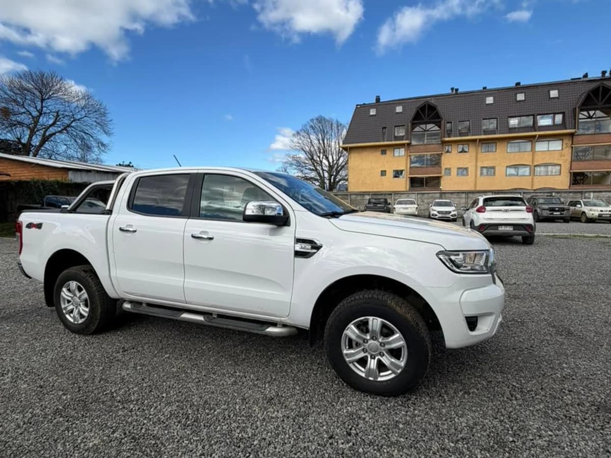 FORD Ranger 3.2 XLT 4X4 DIESEL DOB. CAB. AT 4P 2023 - Imagen 2
