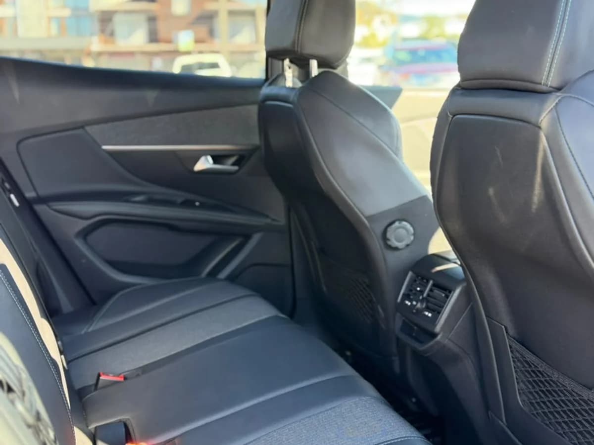 PEUGEOT 3008 1.6 ALLURE PACK THP 165 EAT6 2024 - Imagen 11
