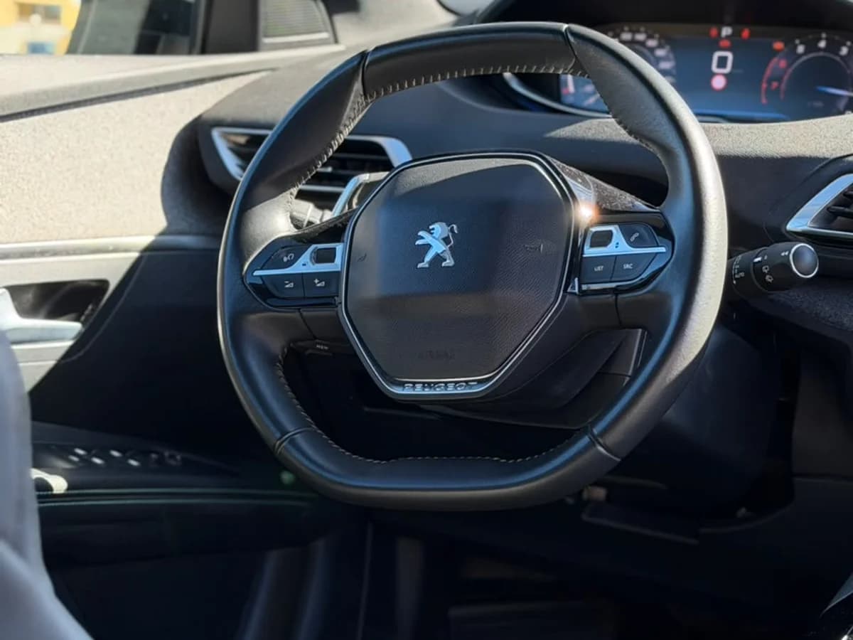 PEUGEOT 3008 1.6 ALLURE PACK THP 165 EAT6 2024 - Imagen 15